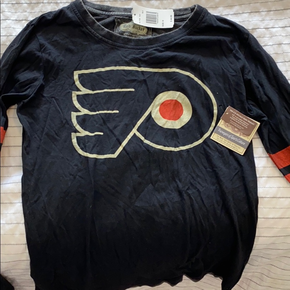 NWT women’s vintage Flyers long sleeve T